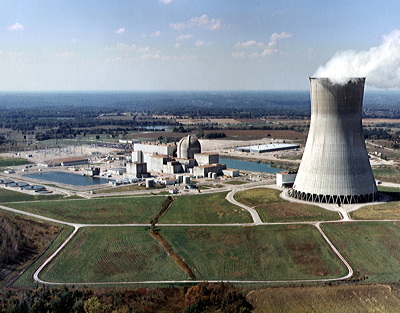 Figure 7.9: The containment building and cooling tower of Callaway Nuclear Generating Station near Fulton, Missouri.