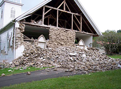 Figure 10.24: Kalāhikiola Church, Kapa’au, Hawai’i Island, 41 kilometers (25 miles) from the epicenter of the 2006 Kīholo (M6.7) earthquake.