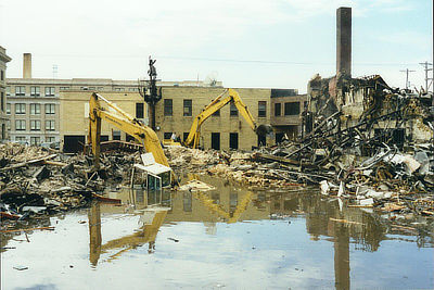 Figure 10.26: Wreckage in Grand Forks, North Dakota, after the 1997 Red River Flood.