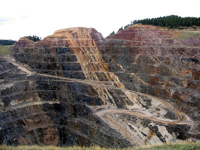 Figure 5.8: Gold veins are visible in the Homestake Mine open pit, Lead, South Dakota.