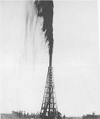 Figure 7.13: The Lucas Gusher at Spindletop in 1901.