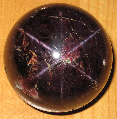 Figure 5.15: The star garnet, Idaho’s state gem, is a rare garnet that refracts light in the shape of a 4- or 6-pointed star when polished.